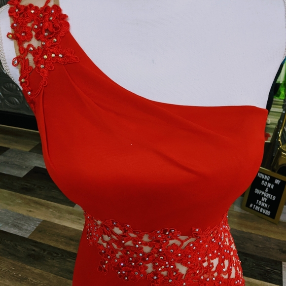 LAST CHANCE Red One-Shoulder Dress - Picture 3 of 5